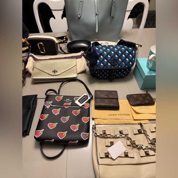 Louis Vuitton, Prada, Fendi, Furla, Tiffany, Coach, Tory Burch and Kate Spade ✅ - Picture 4 of 7